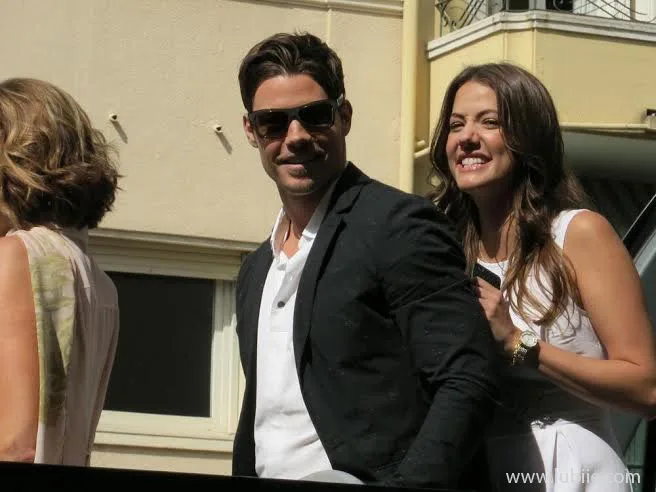 You are currently viewing Le cast de Dallas en bus à Monte-Carlo
