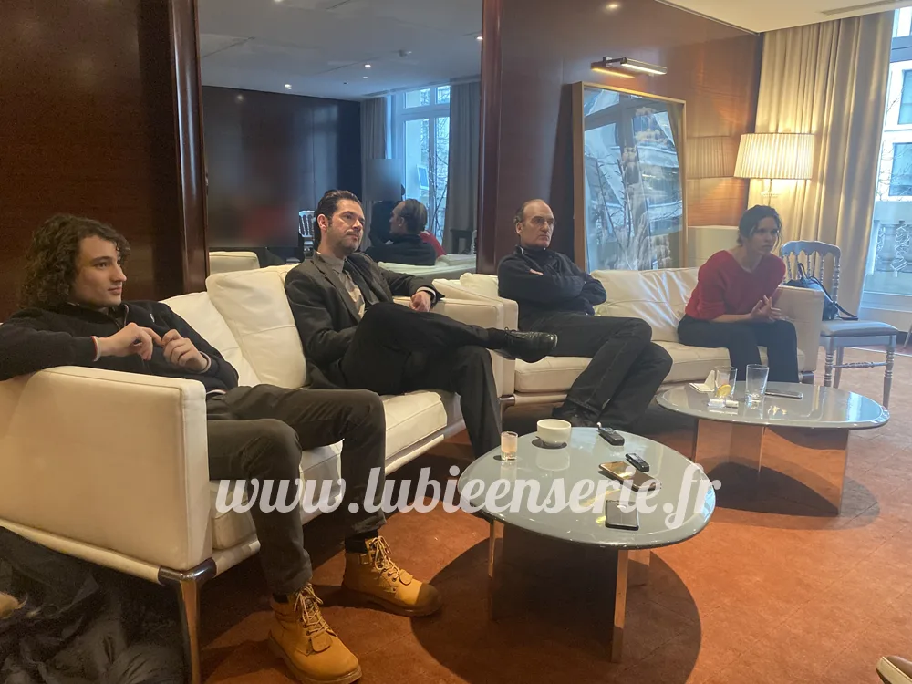 ovni(s) Quentin Drouaire, Melvil Poupaud, Michel Vuillermoz Daphnée Patakia
